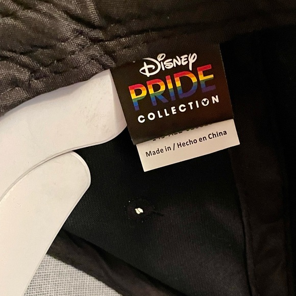 DISNEY Mickey Mouse LOVE Pride Black Snapback Cap Hat Berkshire Rainbow - Picture 8 of 8